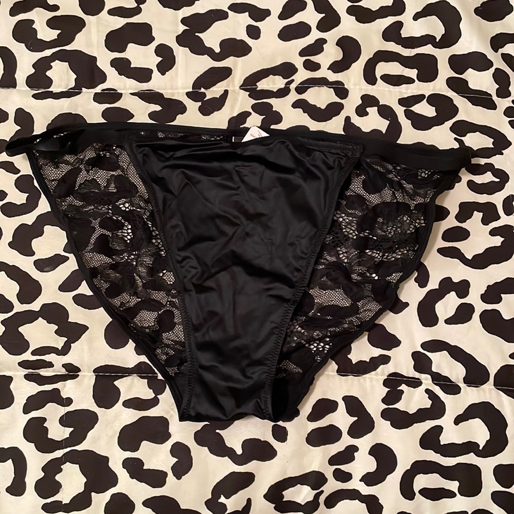 Victoria’s Secret panties NWT size Large Black Lace String Bikini